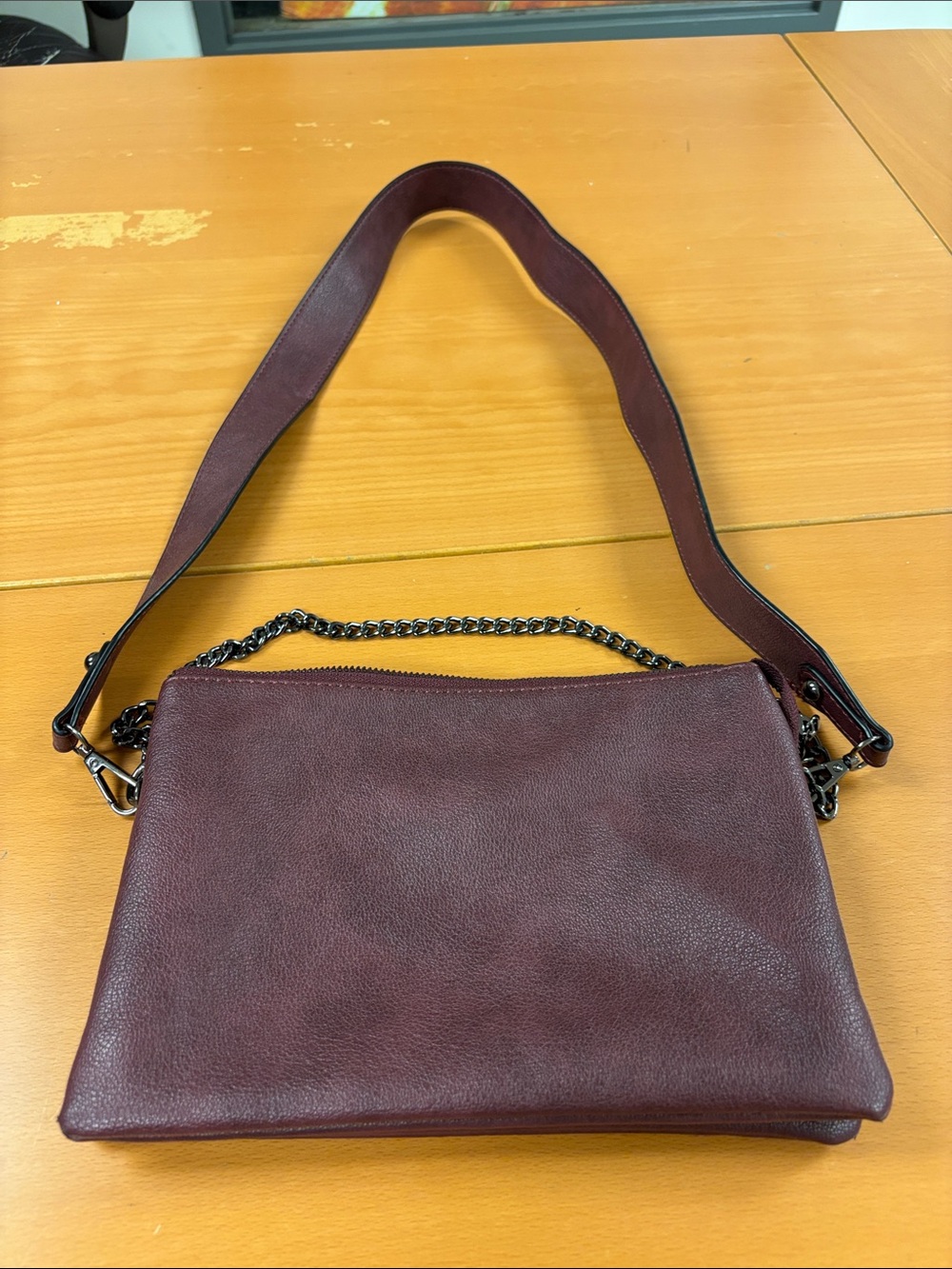 Women's Burgundy Leather Shoulder Bag Jen & Co. Izzy Crossbody Bag with Chain